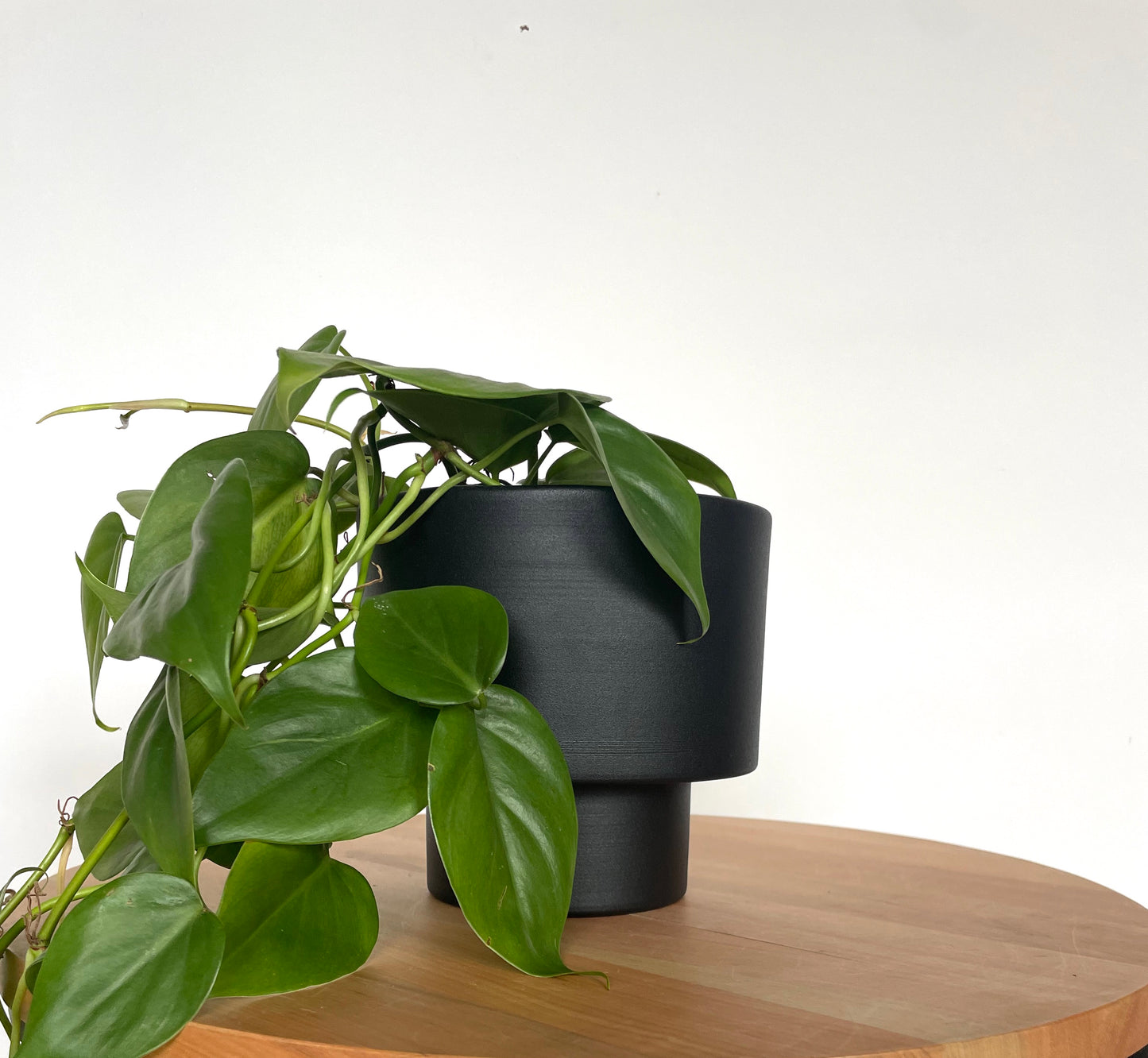 Macetero metálico KUP 16cms negro