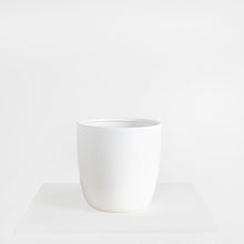 Cargar imagen en el visor de la galería, Macetero metálico aluminio 20cms blanco
